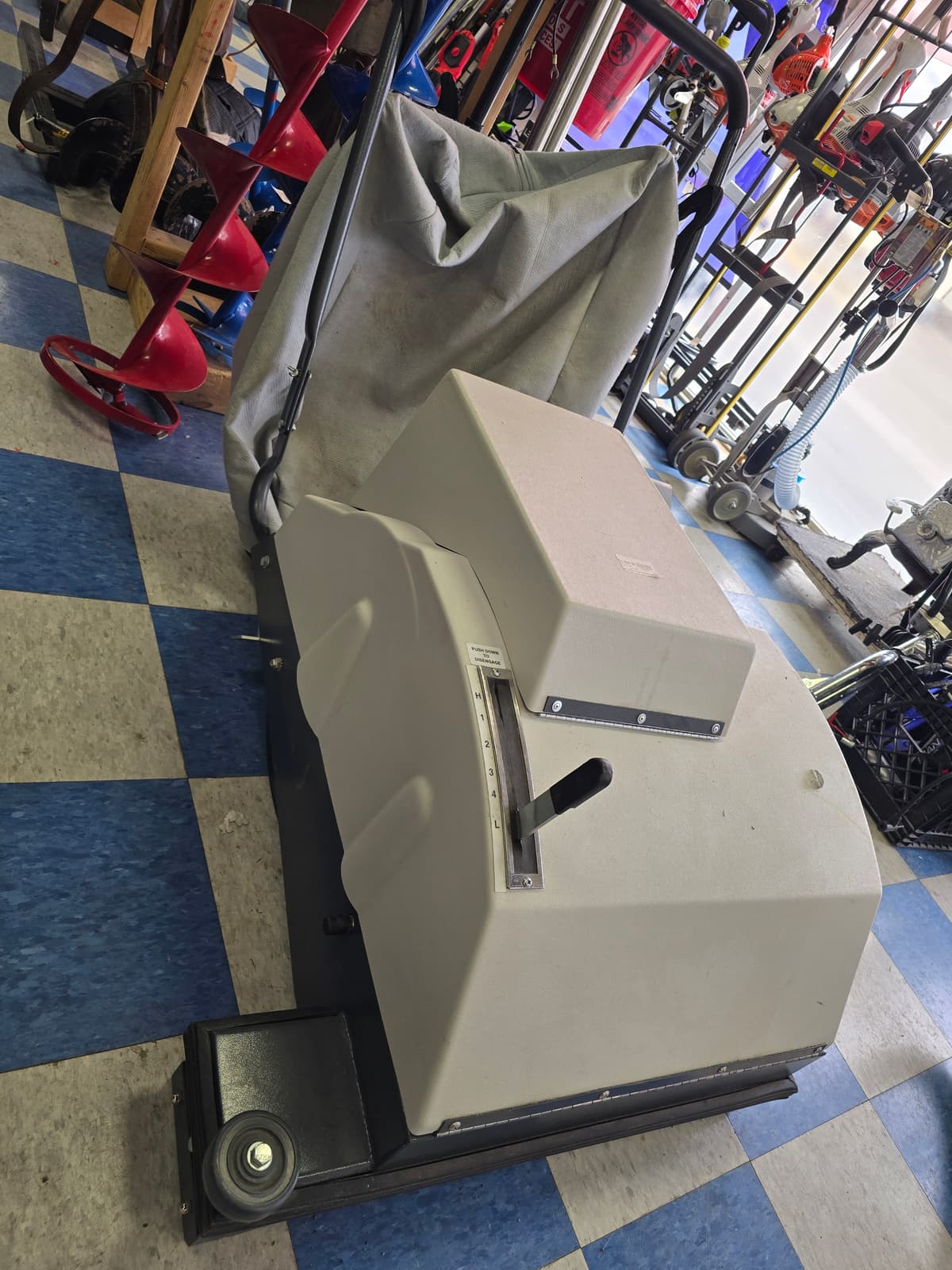 Minuteman 747 Commercial Vacuum with Charger - Heavy Duty