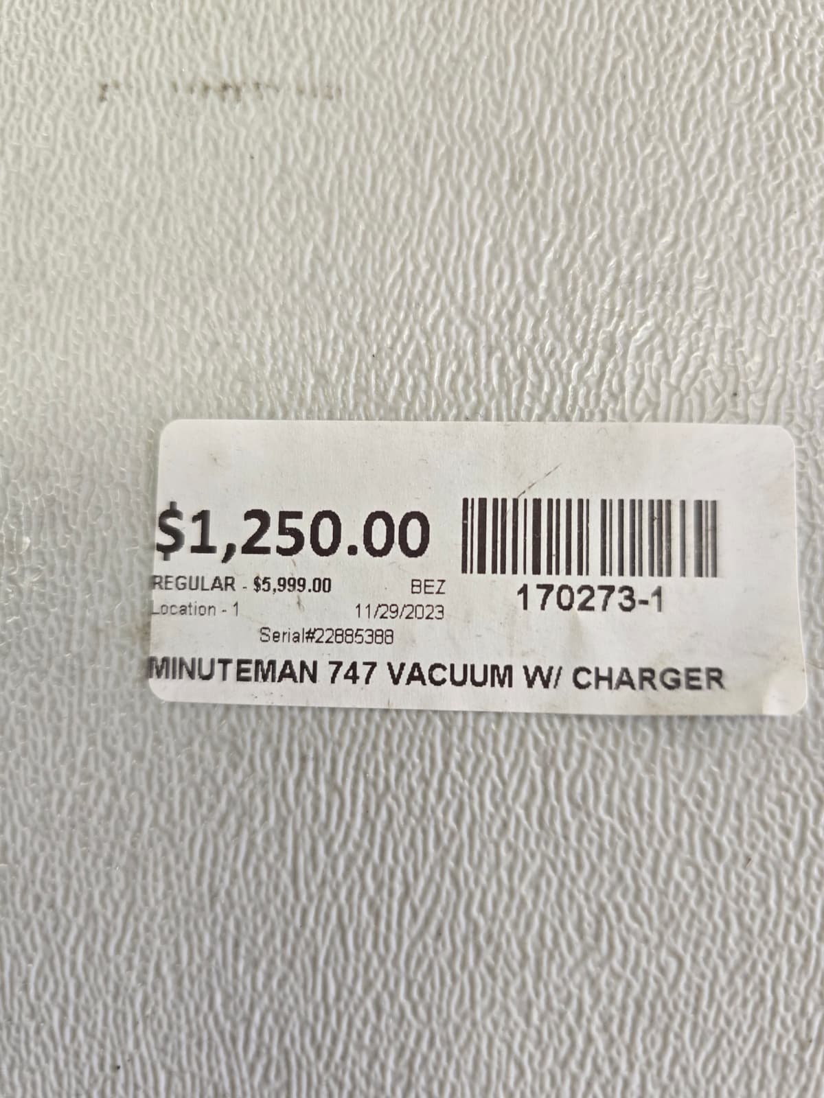 Minuteman 747 Commercial Vacuum with Charger - Heavy Duty 3
