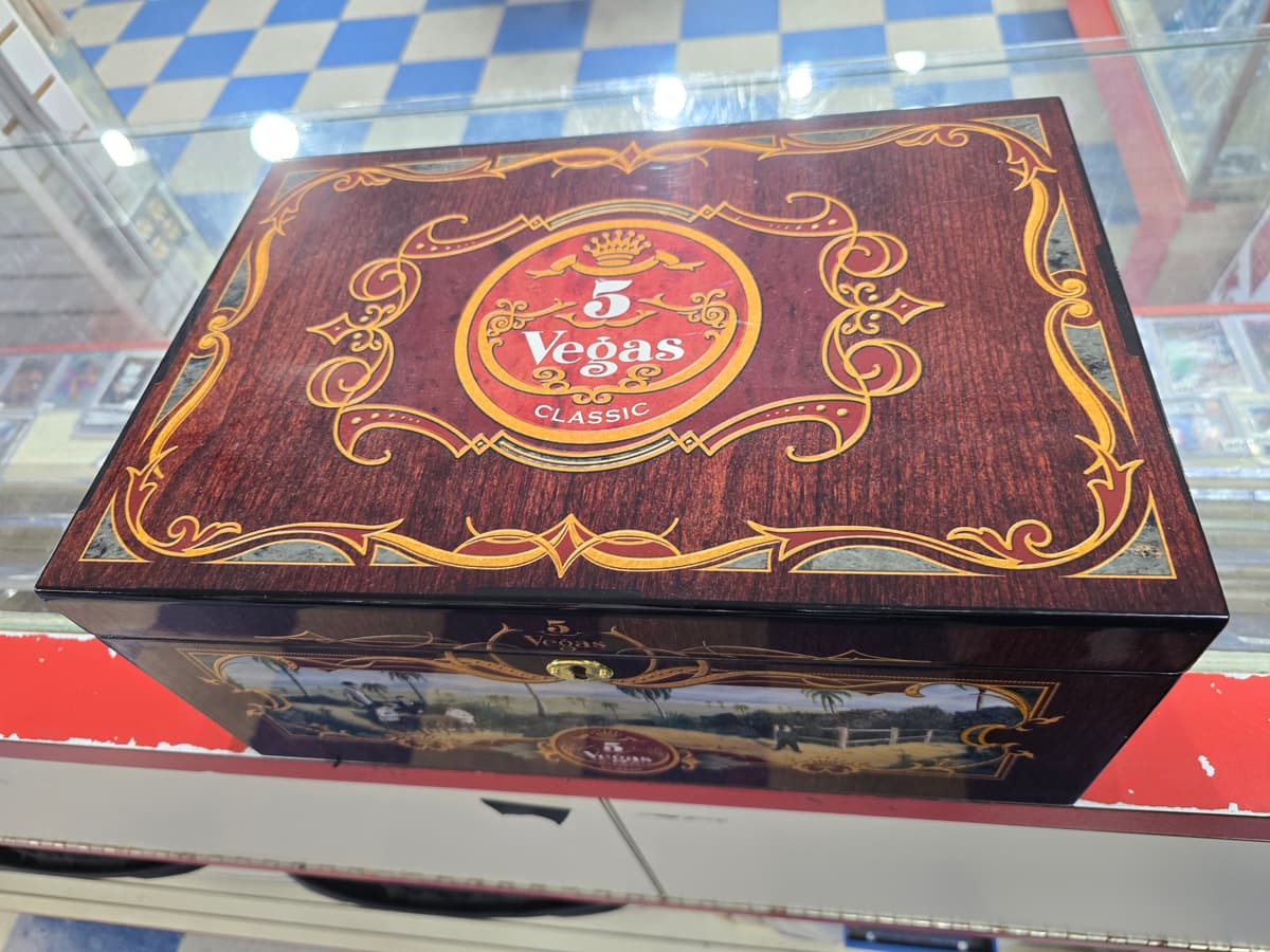 5 Vegas Classic Cigar Humidor Box with Dividers & Humidifier 2