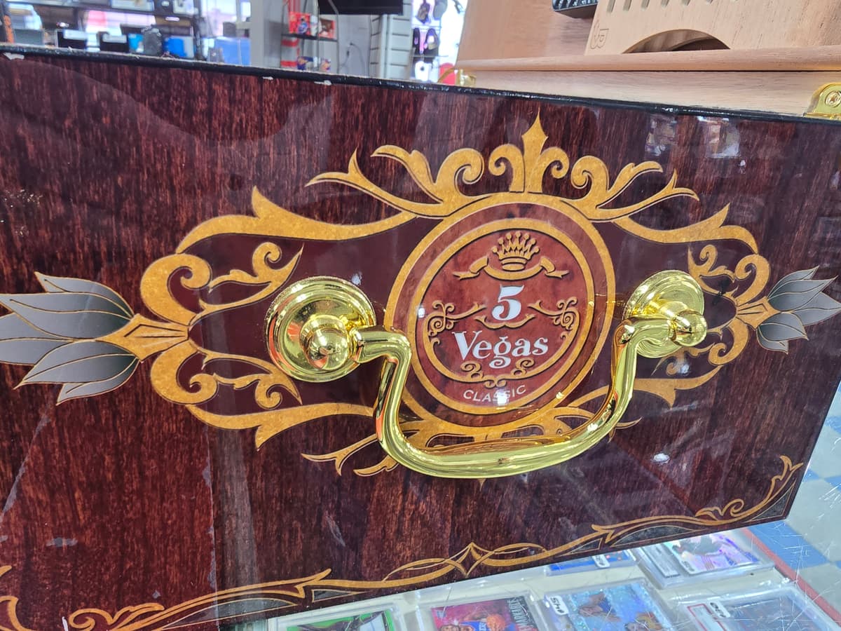 5 Vegas Classic Cigar Humidor Box with Dividers & Humidifier 4